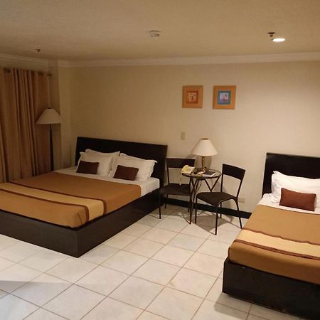 Hotel Tavern Суригао Экстерьер фото
