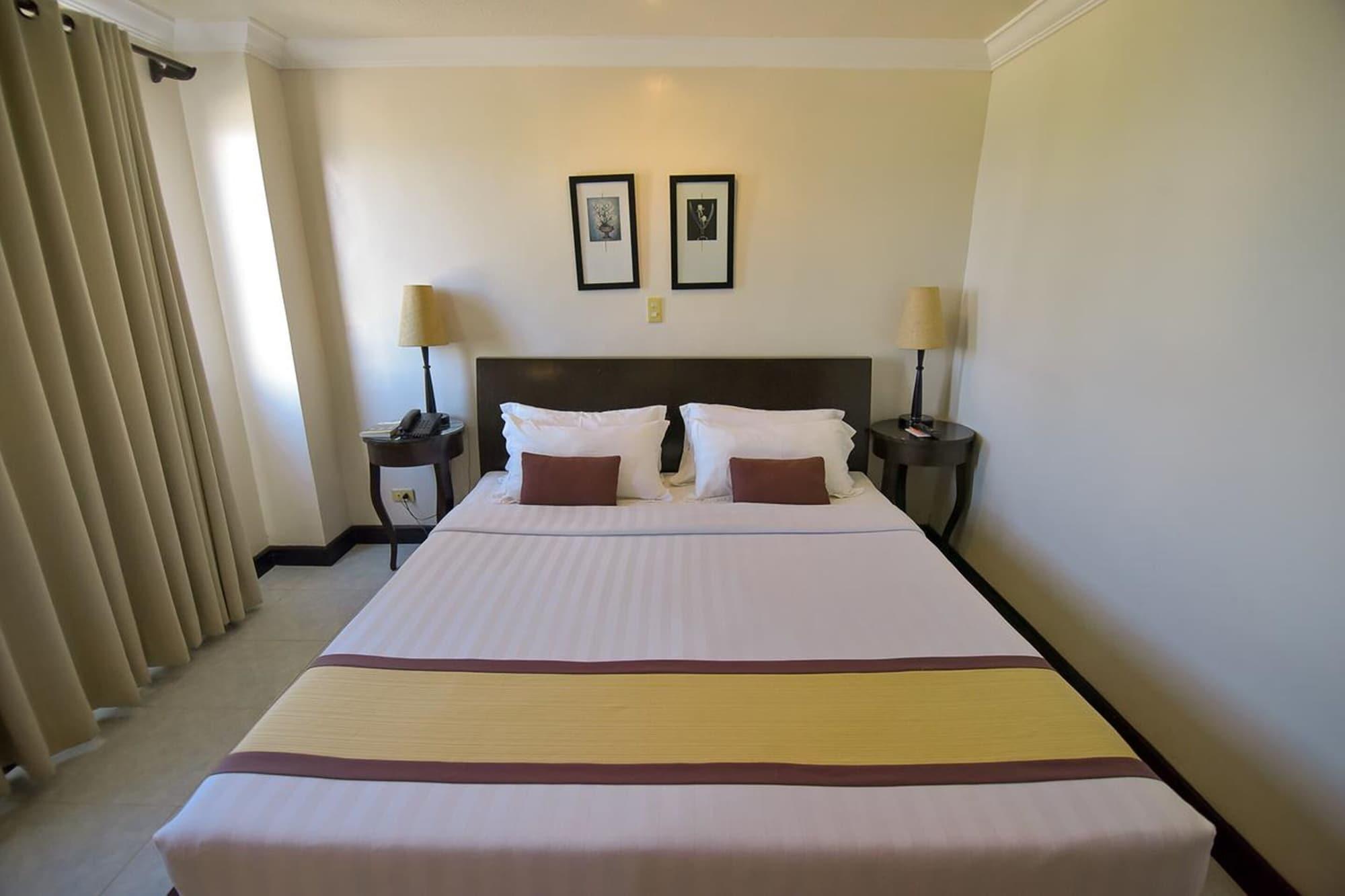 Hotel Tavern Суригао Экстерьер фото